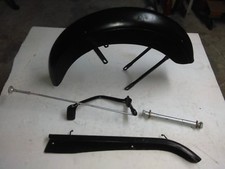 MOTO   B M  -   PARAFANGO  ANTERIORE - PARACATENA - PERNO  RUOTA  POSTERIORE