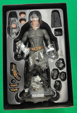 HOT TOYS BATMAN BRUCE WAYNE