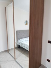 ARMADIO SCORREVOLE CON 2 ANTE A SPECCHIO. OTTIME CONDIZIONI.