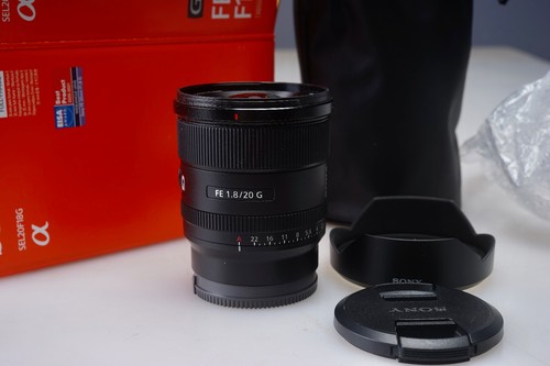 Sony 20mm g lens mint - lens,