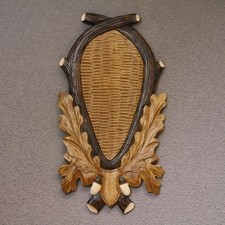 Pannello Trofeo Intagliato Per Grande Cervo Rosso Con Corna Tinte