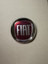 FREGIO STEMMA LOGO EMBLEMA POSTERIORE ROSSO FIAT 95mm 500 2007 NUOVO ORIGINALE