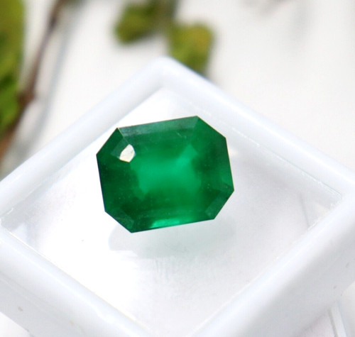 Smeraldo verde pietra preziosa - verde,