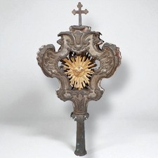 GRANDE ANTICO PUNTALE PROCESSIONALE lamina di BRONZO a sbalzo e LEGNO XVIII sec