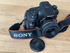 Sony Alpha 65 con obiettivo DT