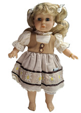 Bambola in plastica con