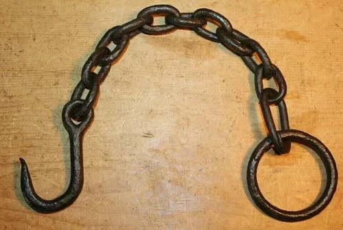 Antico anello con - gancio, in