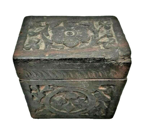 Vecchia antica scatola porta