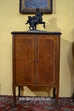 Piccola credenza italiana