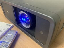 Proiettore Professionale 3LCD Sanyo PLV-Z2000 1080P + telecomando e manuale