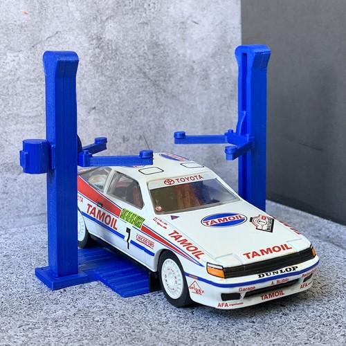 Sollevatore idraulico per auto