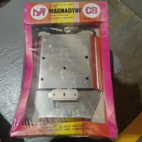 Vintage magnadyne radio - vintage,