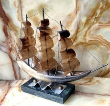 Interni vintage-barca in corno