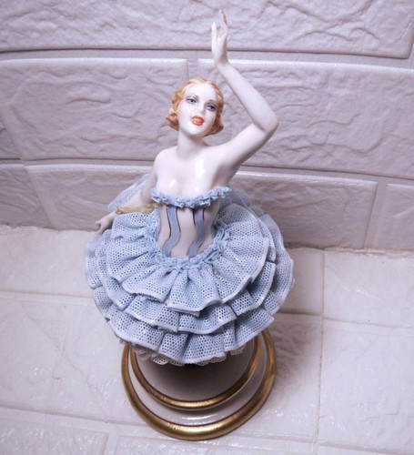 Antica statuina bambola
