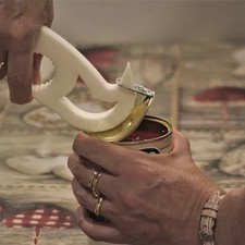 Apriscatole-Apribottiglie  "pinguino"  per scatole a linguetta e bottiglie!