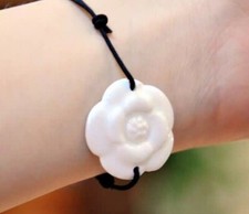 Corda nera in ceramica bianca