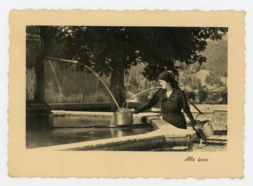 Donna fonte acqua - acqua, tradizione