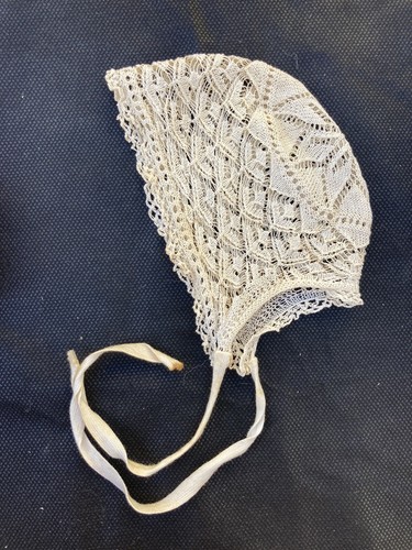 Cuffietta per bambole antica