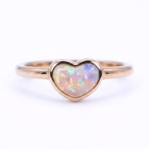 Anello solitario cuore opale