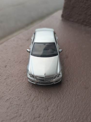 Mercedes 212 berlina - 1/43, w