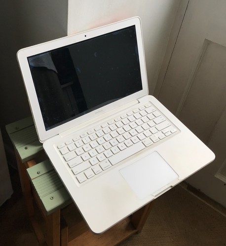 Apple macbook mc207b a1342 - macbook,