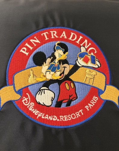 Disney pin trading - pin,