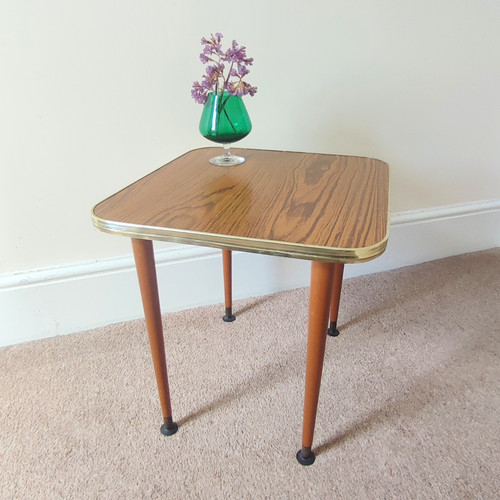Piccolo tavolino vintage legno