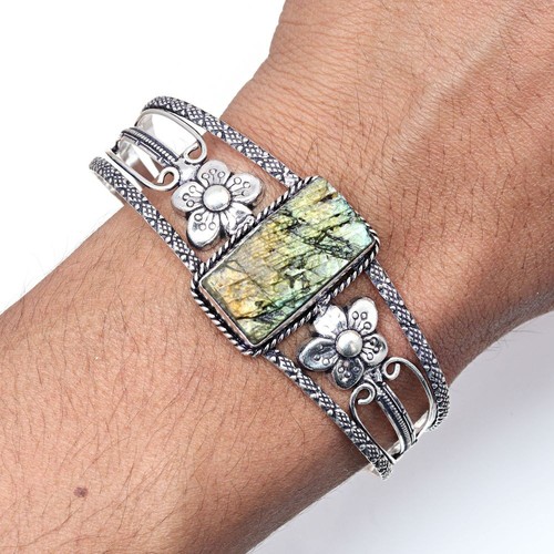 Bracciali braccialetti fatti - , a
