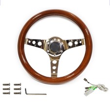 Vecchia auto volante in legno