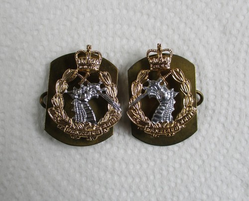 Pair military collar badges - pair,
