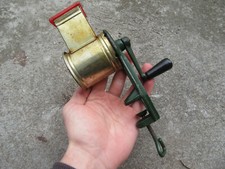 VECCHIO MACININO GRATTUGIA