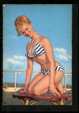 Cartolina donna in bikini a