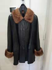 Giacca di pelle con bordi e cappuccio interno in visone E Pelliccia Interna