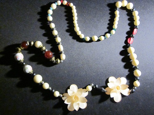 Collana perline fiori fatta - e,