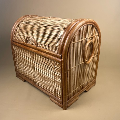 Antico cesto baule