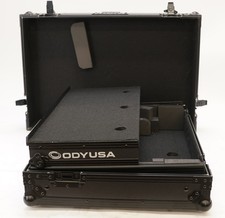 Odyssey Black Pioneer DDJ-800 Flight Case con rack inferiore 1U Space e Glide Pl