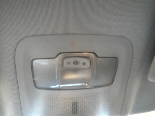 Luce cortesia peugeot 208 1 - cortesia,
