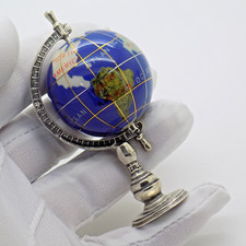 Grande statuina mappamondo