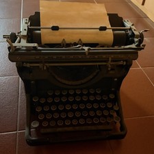 Antica macchina da scrivere