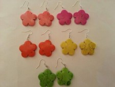 Orecchini pendenti fiore pietra in pasta di turchese