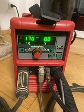 Saldatrice a impulsi Fronius