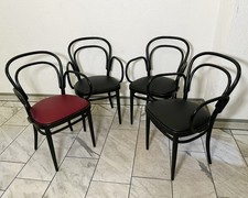 Un set 4 sedie da caffè