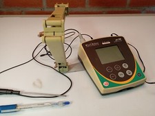 EUTECH INSTRUMENTS Misuratore da Banco pH 700 mV °C °F Meter