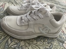 Sneaker Chanel CC logo taglia