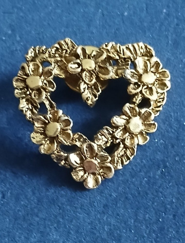 Spilla cuore floreale tono oro - floreale,