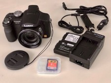 Panasonic Lumix DMC- FZ8 Fotocamera con Pacchetto Accessori, Obiettivo Leica 36-432mm