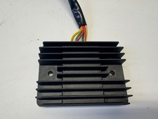 Regolatore raddrizzatore