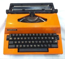 Macchina da scrivere Adler
