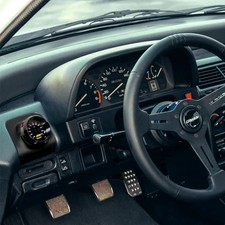 Single gauge pod mount for