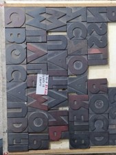 ANTICHI CARATTERI TIPOGRAFICI IN LEGNO -cassa 7 - corpo 18 - leggi tutto